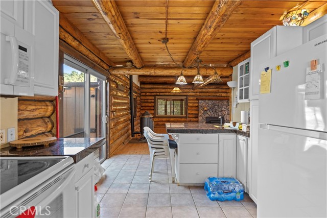 Detail Gallery Image 13 of 38 For 30771 Fox Ridge Ct, Tehachapi,  CA 93561 - 3 Beds | 2 Baths