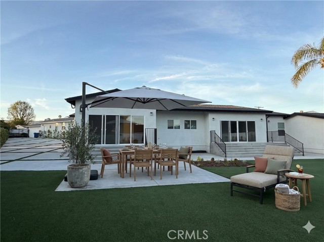 Detail Gallery Image 2 of 20 For 9128 Balcom Ave, Northridge,  CA 91325 - 4 Beds | 3 Baths