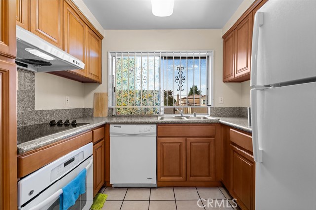 Image 11 of 30 For 402 Alhambra Avenue H