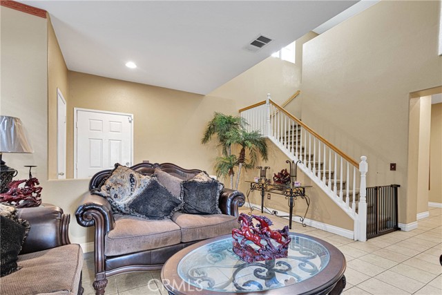 Detail Gallery Image 5 of 42 For 14288 Caballo Ct, Victorville,  CA 92394 - 5 Beds | 3 Baths