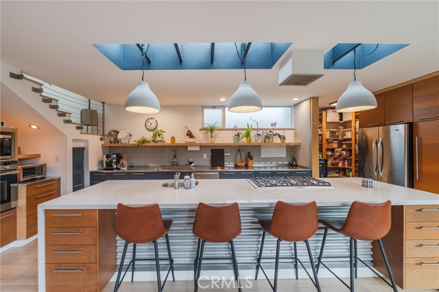 Detail Gallery Image 6 of 49 For 358 Santa Ana, Long Beach,  CA 90803 - 3 Beds | 3 Baths