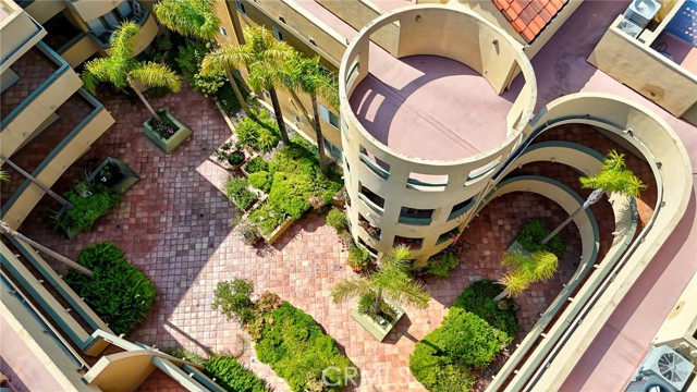 12841 Bloomfield Street, Studio City CA: https://media.crmls.org/medias/075579fc-63c0-428a-99da-498ee55c59f3.jpg