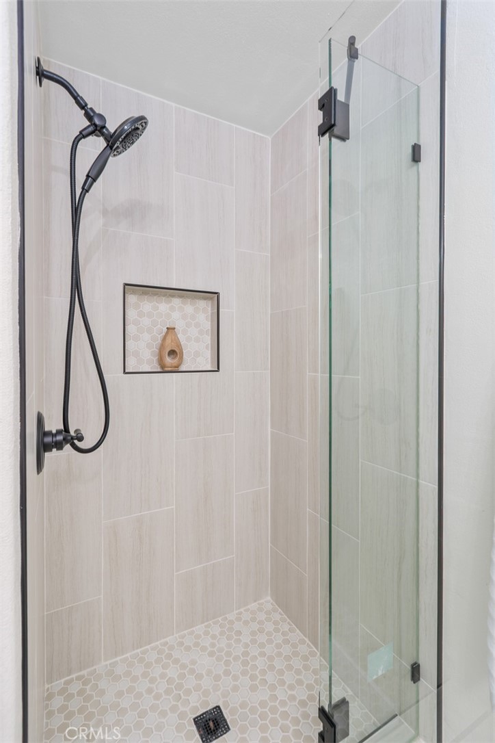 MLS #OC25270791 image #22