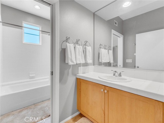 5637 Como Circle, Woodland Hills CA: https://media.crmls.org/medias/07561c32-de0c-4194-9579-feb35c6e243a.jpg