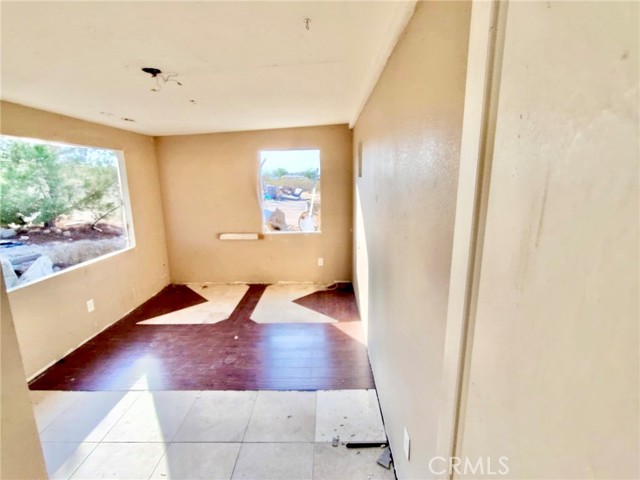 Detail Gallery Image 5 of 17 For 31633 Azurite Rd, Lucerne Valley,  CA 92356 - 1 Beds | 1 Baths