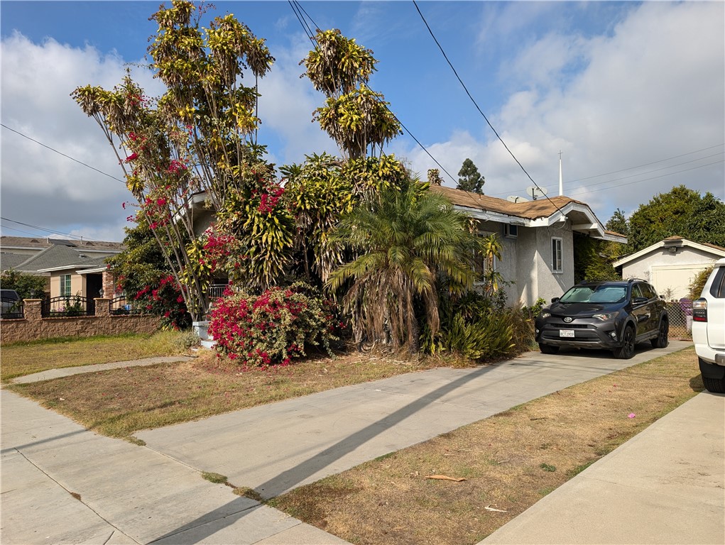 1735 Cameron Street, Long Beach, California 90810, 2 Bedrooms Bedrooms, ,1 BathroomBathrooms,Single Family Residence,For Sale,Cameron,CV25035604