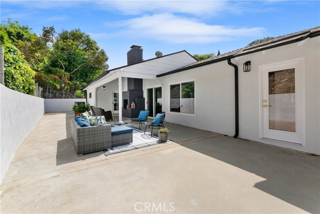 Detail Gallery Image 42 of 51 For 3900 Benedict Canyon Dr, Sherman Oaks,  CA 91423 - 3 Beds | 4 Baths