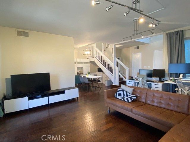 2408 N North Creek Lane, Fullerton CA: https://media.crmls.org/medias/07595405-2d05-4121-9995-bb4e60707693.jpg