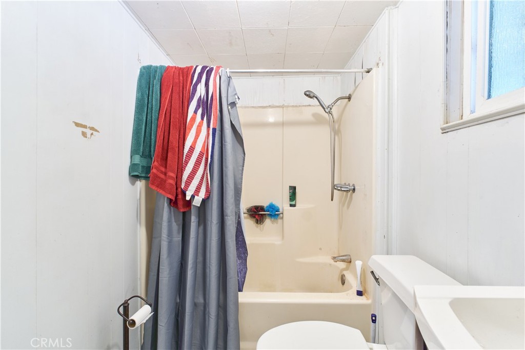 https://media.crmls.org/medias/07597f95-50be-46b1-a480-404dc6581d04.jpg?preset=X-Large