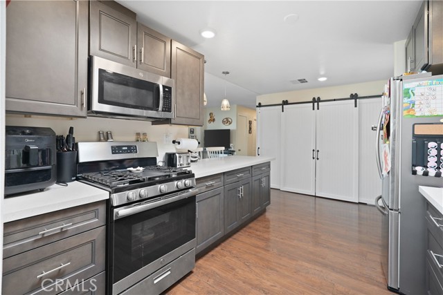 23011 Big Tee Drive, Canyon Lake CA: https://media.crmls.org/medias/075a6e62-f6fb-4afe-a8ba-5d56bf55d4b6.jpg