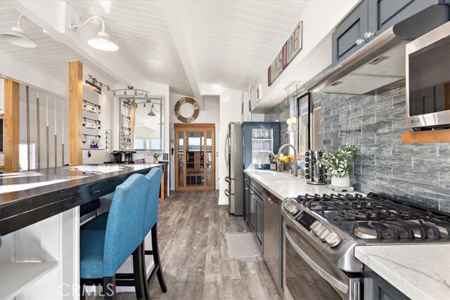 Detail Gallery Image 9 of 27 For 2214 W Oceanfront #B,  Newport Beach,  CA 92663 - 3 Beds | 3 Baths