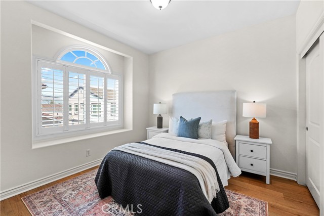 Image 23 of 33 For 8643 Belmont