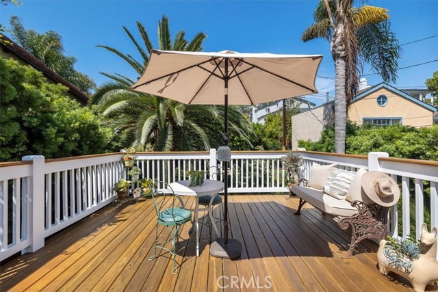 593 26th Street, Manhattan Beach, California 90266, 3 Bedrooms Bedrooms, ,2 BathroomsBathrooms,Residential,Sold,26th,SB22189948