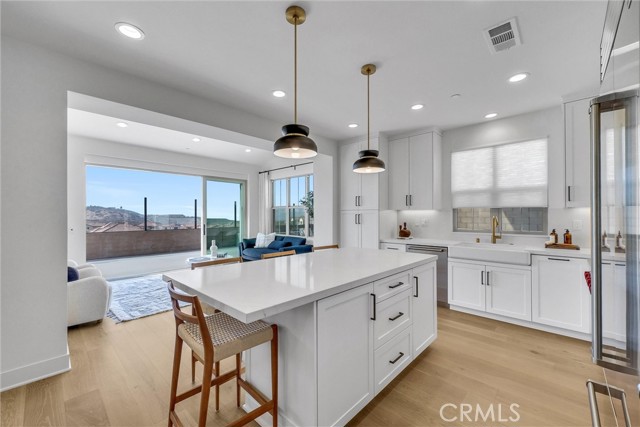 236 Collino, Irvine CA: https://media.crmls.org/medias/075dee64-54c1-4ff9-bfe3-653333c81f1f.jpg