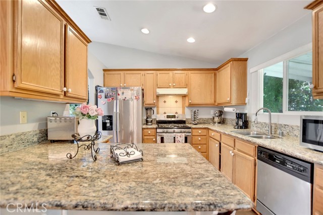 Detail Gallery Image 10 of 31 For 8844 Morgan Trail Dr, Jurupa Valley,  CA 92509 - 4 Beds | 2 Baths