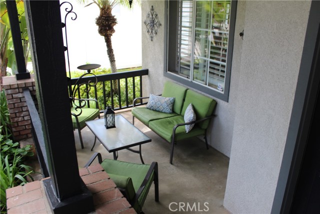 1338 Coral Gables Circle, Corona CA: https://media.crmls.org/medias/075f5257-b2f1-48f6-a687-8b563ac25700.jpg