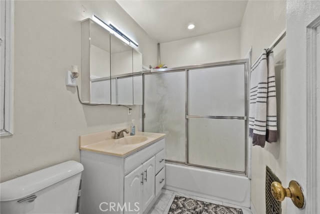 11744 Welby Way, North Hollywood CA: https://media.crmls.org/medias/07607a69-4c6f-4ce9-b5e3-d7ab382e8f08.jpg