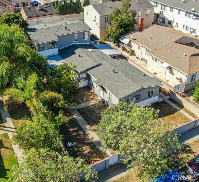 7043 Hazeltine Avenue photo 4