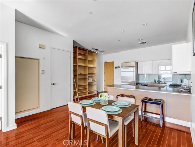 Detail Gallery Image 12 of 32 For 801 S Grand Ave #1812,  Los Angeles,  CA 90017 - 2 Beds | 2 Baths