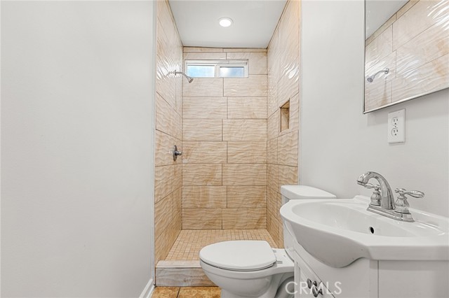 9414 Linden Avenue, Bloomington CA: https://media.crmls.org/medias/07618f86-19f8-400e-9da4-f588be0fa3c2.jpg