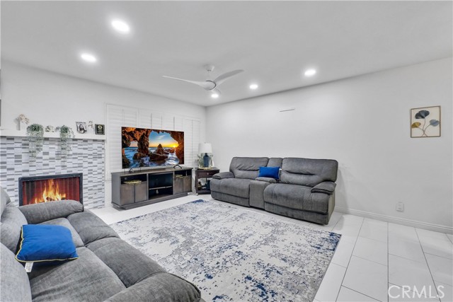 Detail Gallery Image 4 of 36 For 15970 Hyde Ct, Fountain Valley,  CA 92708 - 2 Beds | 1/1 Baths