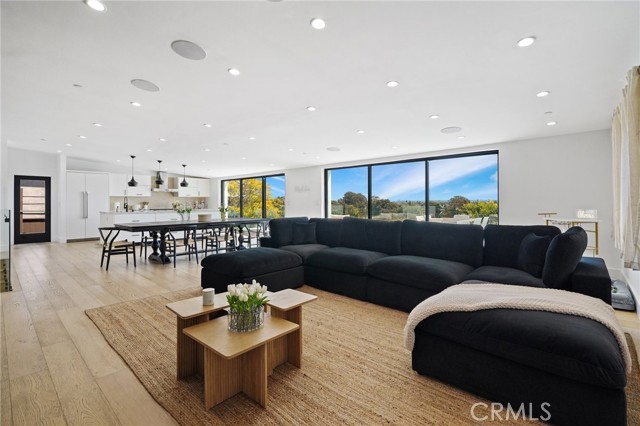 Detail Gallery Image 8 of 25 For 1812 Navy, Santa Monica,  CA 90405 - 5 Beds | 3 Baths