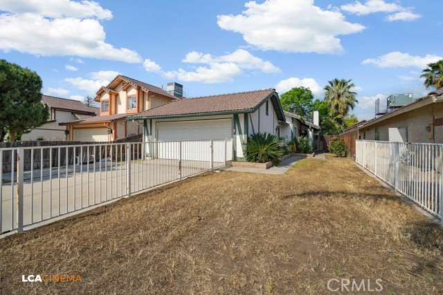 Detail Gallery Image 4 of 18 For 5313 Ilene Ct, Bakersfield,  CA 93307 - 3 Beds | 2 Baths