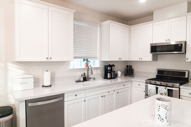 Detail Gallery Image 8 of 22 For 2467 Lake St, Kingsburg,  CA 93631 - 3 Beds | 2 Baths