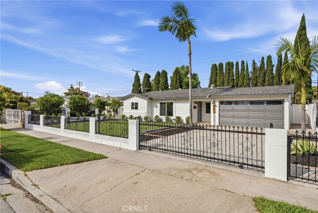 1326 S Marine