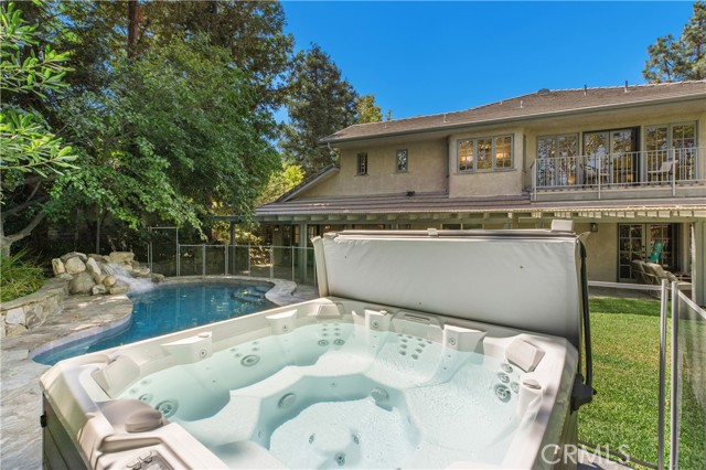 6032 County Oak Road, Woodland Hills CA: https://media.crmls.org/medias/076694e3-c2b3-43aa-a6a7-efa01ea39ed4.jpg