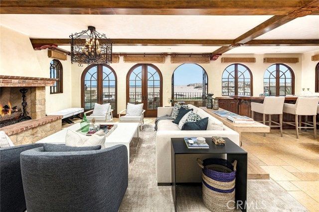 1556 E Oceanfront