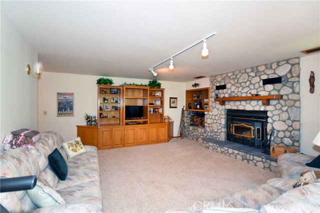 Detail Gallery Image 7 of 72 For 27547 W Shore Rd, Lake Arrowhead,  CA 92352 - 3 Beds | 3/1 Baths