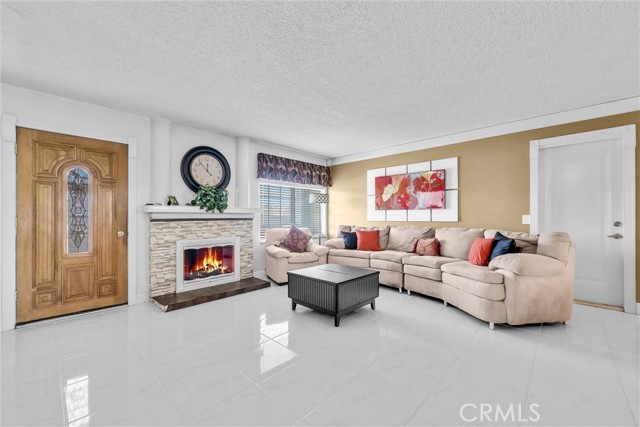 Detail Gallery Image 2 of 35 For 24464 Chippewa, Moreno Valley,  CA 92557 - 4 Beds | 2 Baths