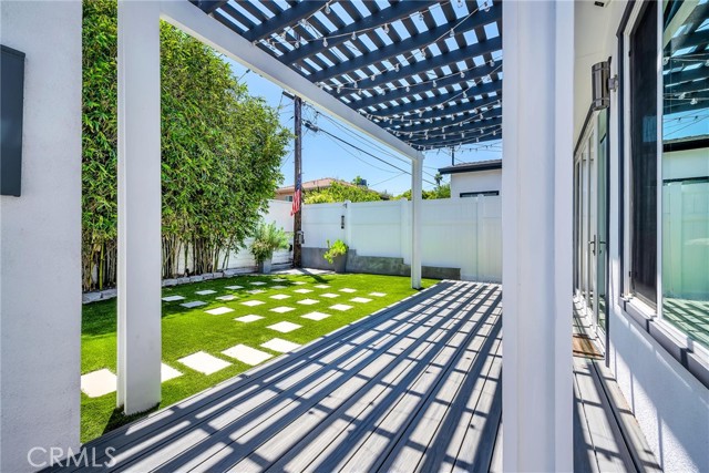 17900 Bullock Street, Encino CA: https://media.crmls.org/medias/07690754-f705-4426-87c6-52c6451f3bd7.jpg