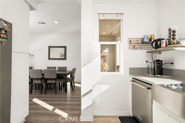 Detail Gallery Image 7 of 32 For 281 N Mar Vista Ave #8,  Pasadena,  CA 91106 - 3 Beds | 3/1 Baths