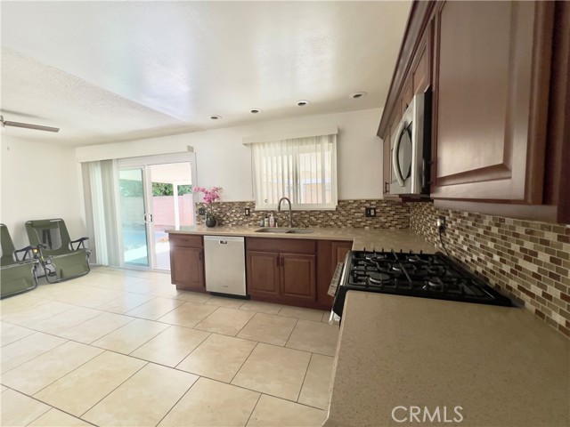 Detail Gallery Image 9 of 28 For 1521 W Westmont, Hemet,  CA 92543 - 2 Beds | 2 Baths