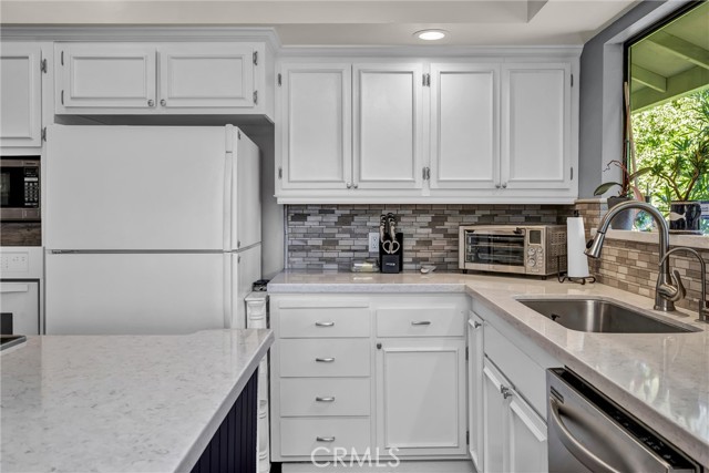 18682 North Shore Drive, Hidden Valley Lake CA: https://media.crmls.org/medias/076b23b3-9d92-4f08-8ca5-f8b9ad38ca9e.jpg