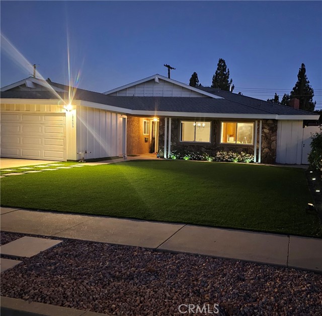 Detail Gallery Image 1 of 29 For 17406 Blackhawk St, Granada Hills,  CA 91344 - 4 Beds | 2/1 Baths