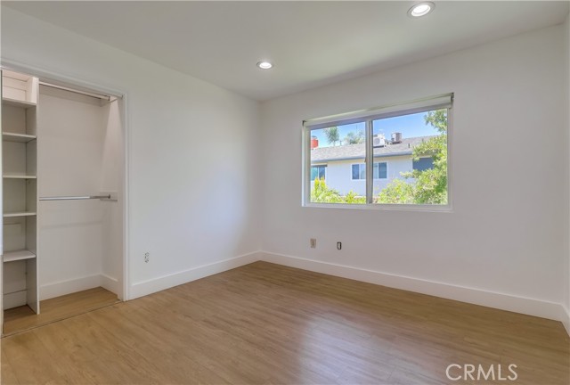 5528 Voletta Place, Valley Village CA: https://media.crmls.org/medias/076b9be3-8b1e-4ecc-9eee-689b71d578eb.jpg
