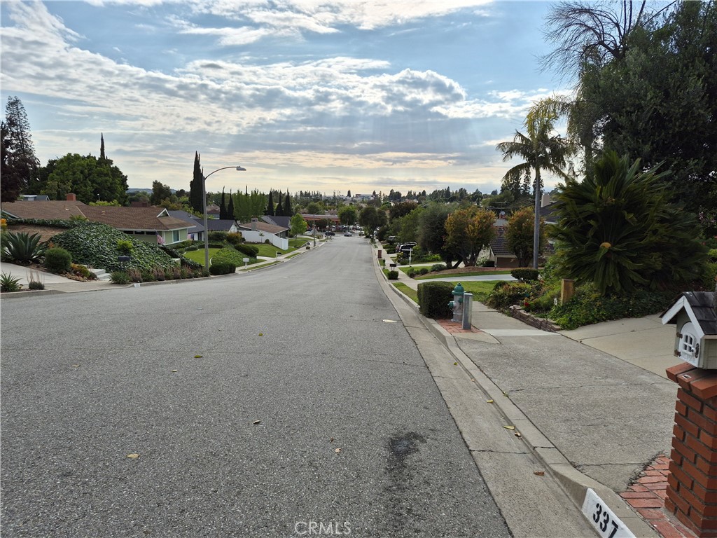 https://media.crmls.org/medias/076ba79e-5e25-4132-91d9-ad326ff8f26f.jpg?preset=X-Large