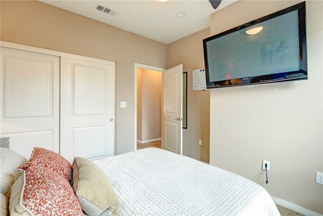 Detail Gallery Image 15 of 31 For 12001 Rock Creek Ct, Hawthorne,  CA 90250 - 4 Beds | 3 Baths