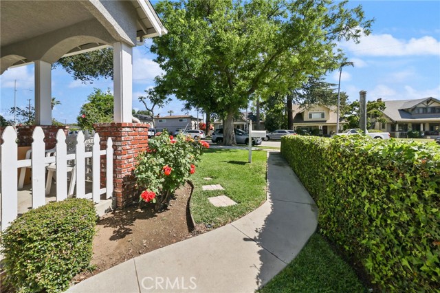 251 E Center Street, Covina CA: https://media.crmls.org/medias/076c1626-693c-4f00-904b-8092a254b8cb.jpg