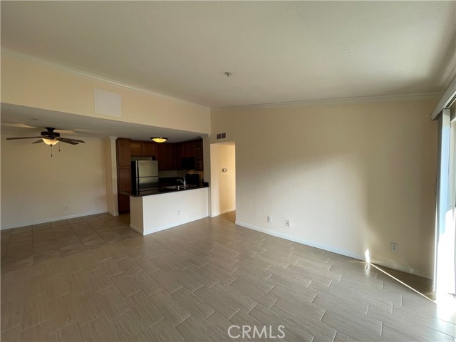 Detail Gallery Image 5 of 56 For 1965 Las Colinas Cir #308,  Corona,  CA 92879 - 2 Beds | 2 Baths