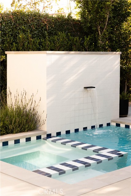 133 N La Jolla Avenue, Los Angeles CA: https://media.crmls.org/medias/076c9583-e883-49ec-adfb-c28c069fc8ba.jpg