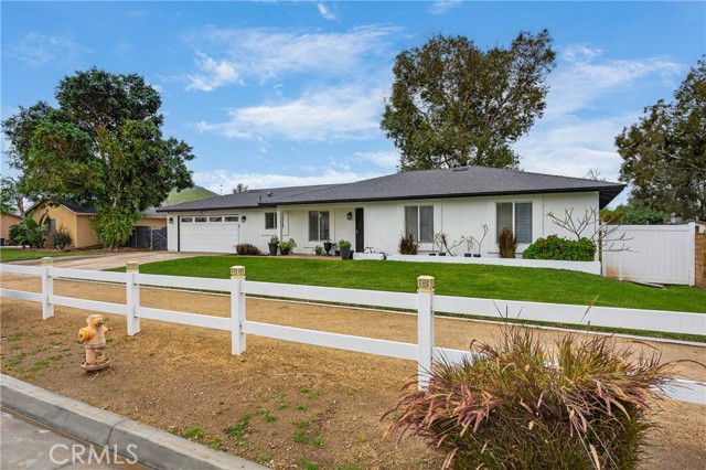 Detail Gallery Image 3 of 34 For 4100 Sierra, Norco,  CA 92860 - 3 Beds | 2 Baths