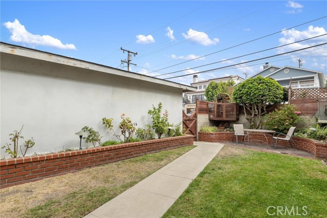 661 19th Street, Manhattan Beach, California 90266, 3 Bedrooms Bedrooms, ,1 BathroomBathrooms,Residential,For Sale,19th,SB24222440