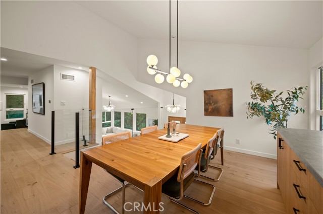 Detail Gallery Image 5 of 24 For 3947 Sumac Dr, Sherman Oaks,  CA 91403 - 4 Beds | 4/1 Baths