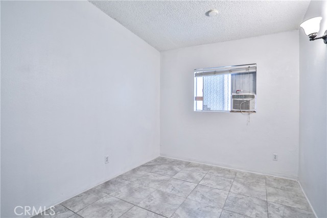 5787 Warren Street, Riverside CA: https://media.crmls.org/medias/076ec558-ec3f-4af8-9604-28fa3a9394a5.jpg