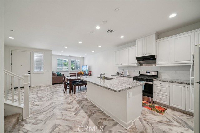 Detail Gallery Image 9 of 23 For 3905 S Oasis Paseo #53,  Ontario,  CA 91761 - 3 Beds | 2/1 Baths