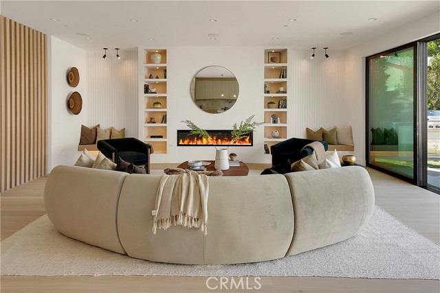4455 Katherine Avenue, Sherman Oaks CA: https://media.crmls.org/medias/076f53ad-266a-44a8-8387-4c19324513c0.jpg